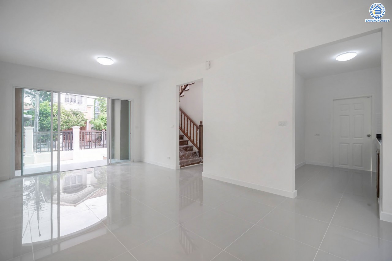 บ้านมือสองตกแต่งใหม่ สุดคุ้ม! โครงการ ภัสสร8 บางใหญ่ ดีไซน์สวย เนื้อที่ 50.7 ตร.ว. ฟังก์ชัน 4 ห้องนอน 3 ห้องน้ำ จอดรถได้ 2 คัน แต่งครบพร้อมอยู่ บนทำเลศักยภาพ โครงการติดถนนใหญ่ เข้า-ออกสะดวก ใกล้เซ็นทรัลเวสต์เกต รถไฟฟ้า "สถานีตลาดบางใหญ่" และจุดขึ้นทางด่วน "ศรีรัช"